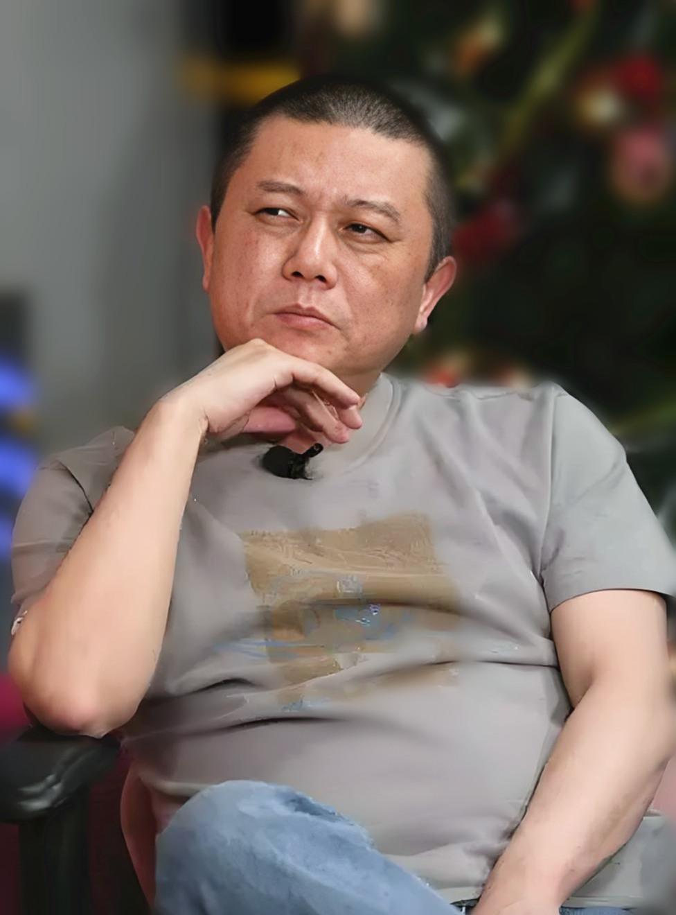 作家王朔曾说：

“钱是通行证，权是指挥棒，如果你有钱，这规矩是可以变通的，如果