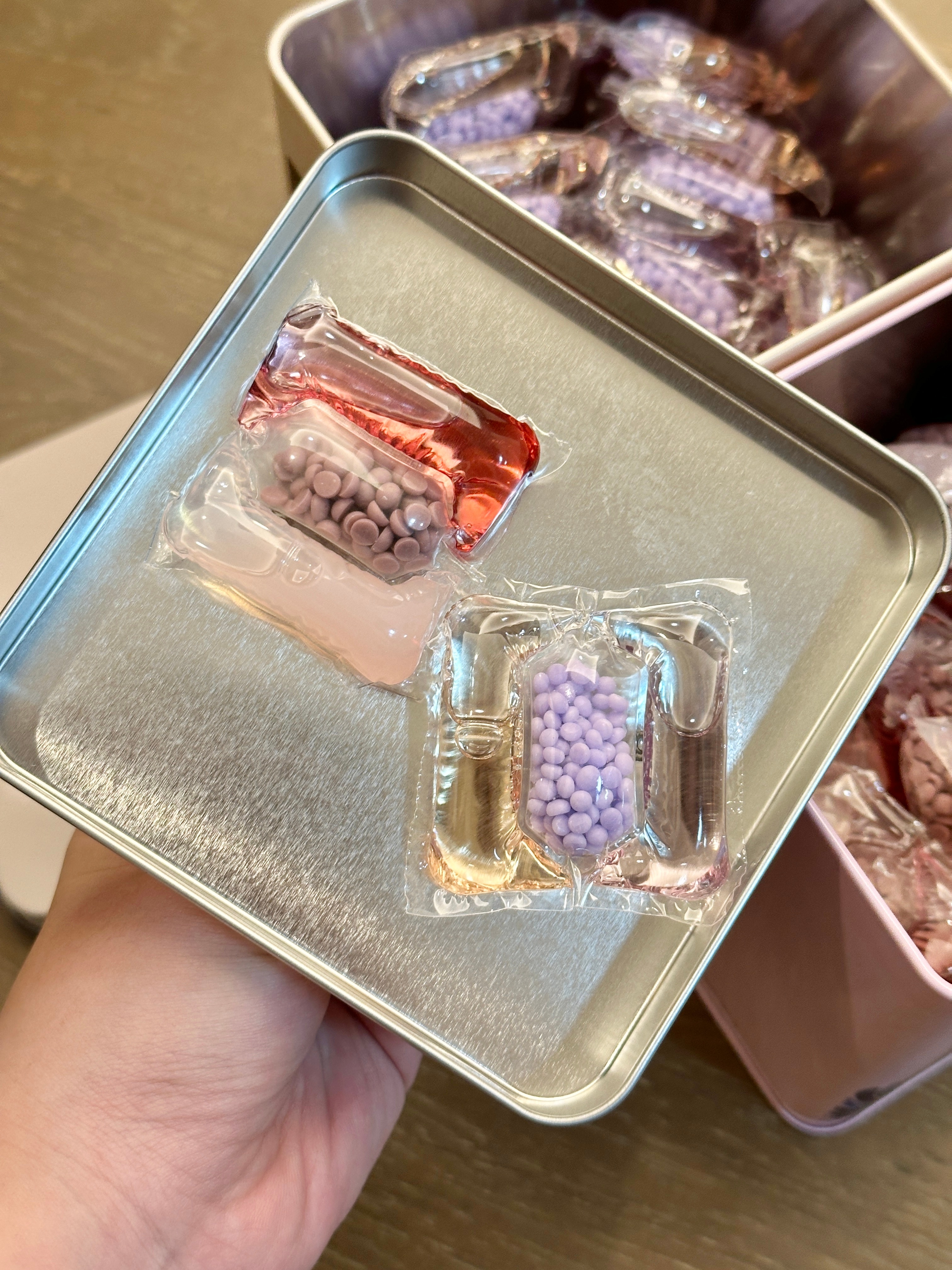 用了好一阵子的绽家洗衣液和洗衣凝珠，真的，用完这辈子就定型了，别的留香珠/留香洗