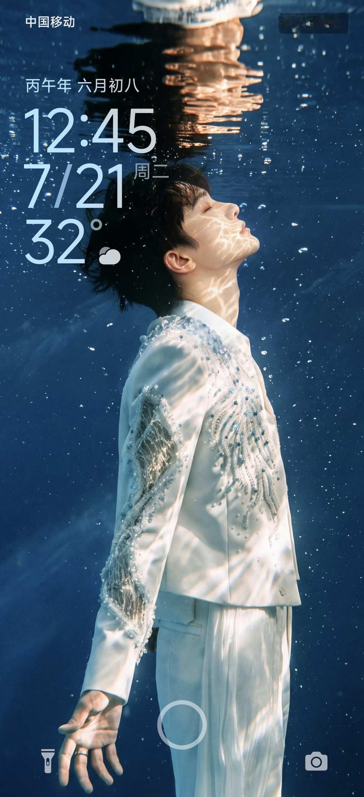 一眼就相中这张
早早保存做屏保了，感觉完全不用调色
大海的静谧与神圣，抚平夏日的