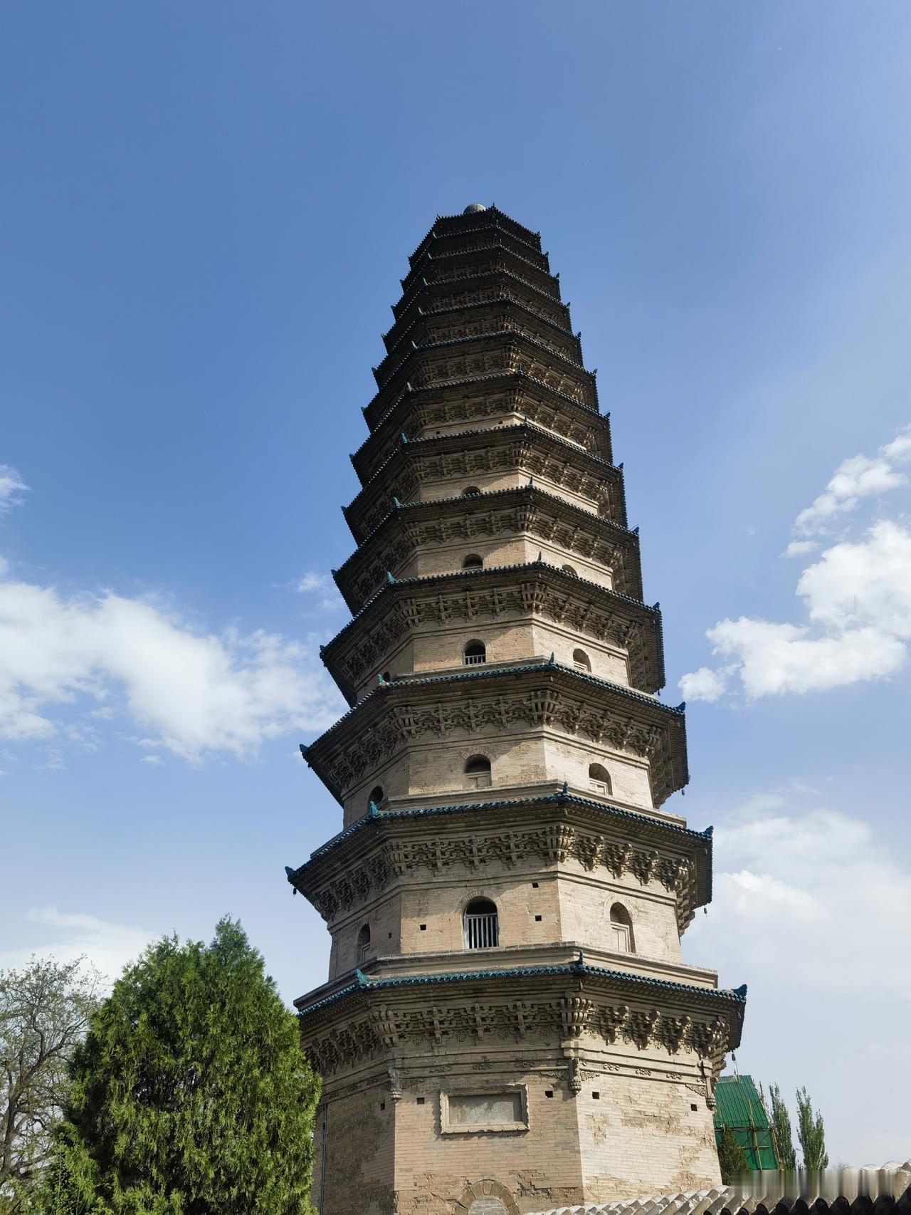太原的格局，现在可以精简为：三山环抱，一水中分；九河环绕，一湖点睛。现在只需要把