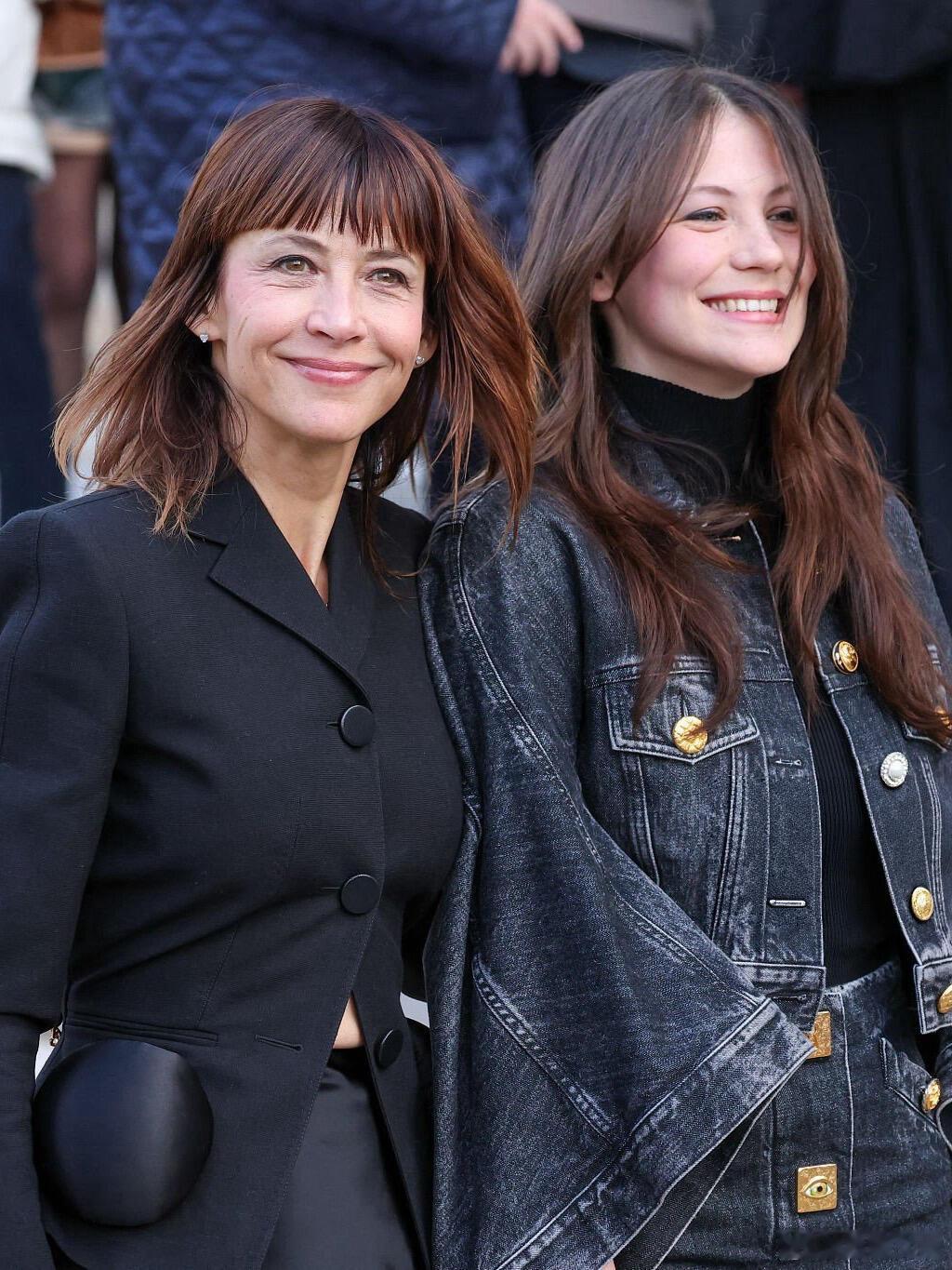 苏菲玛索带女儿亮相时装周苏菲玛索女儿近照 苏菲玛索带女儿亮相时装周，母女同框了 