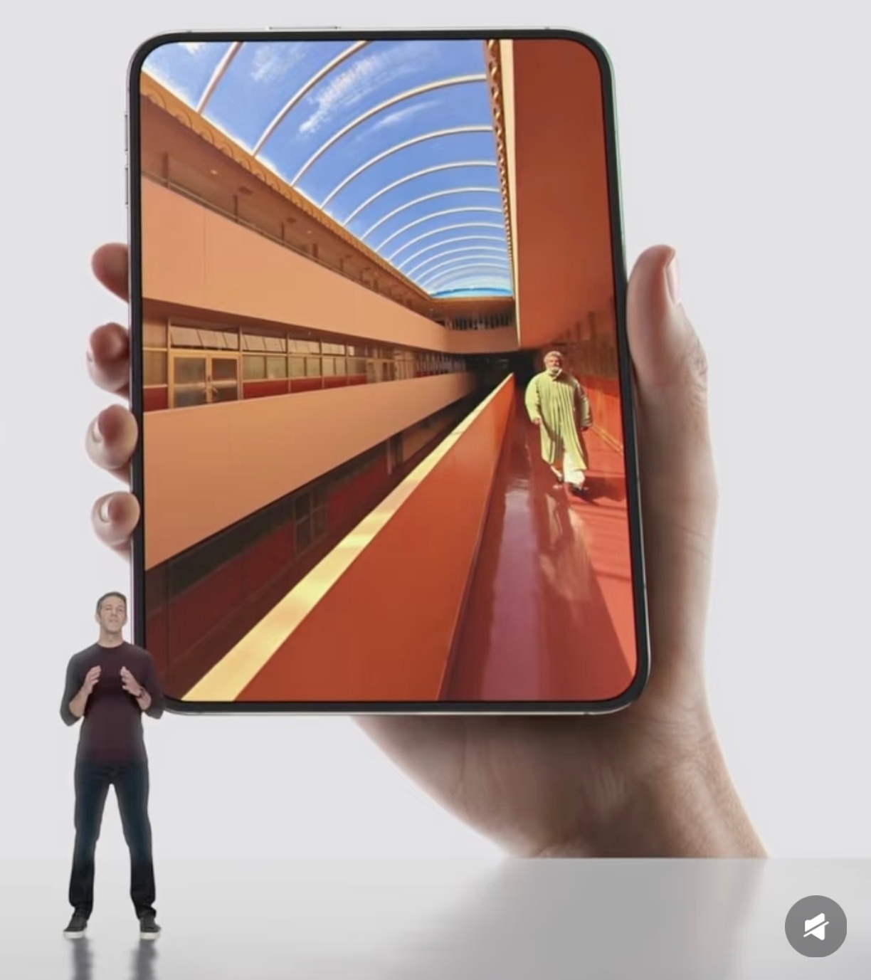 苹果为了卖iPhone Duo，把手指都p长了？ ​​​