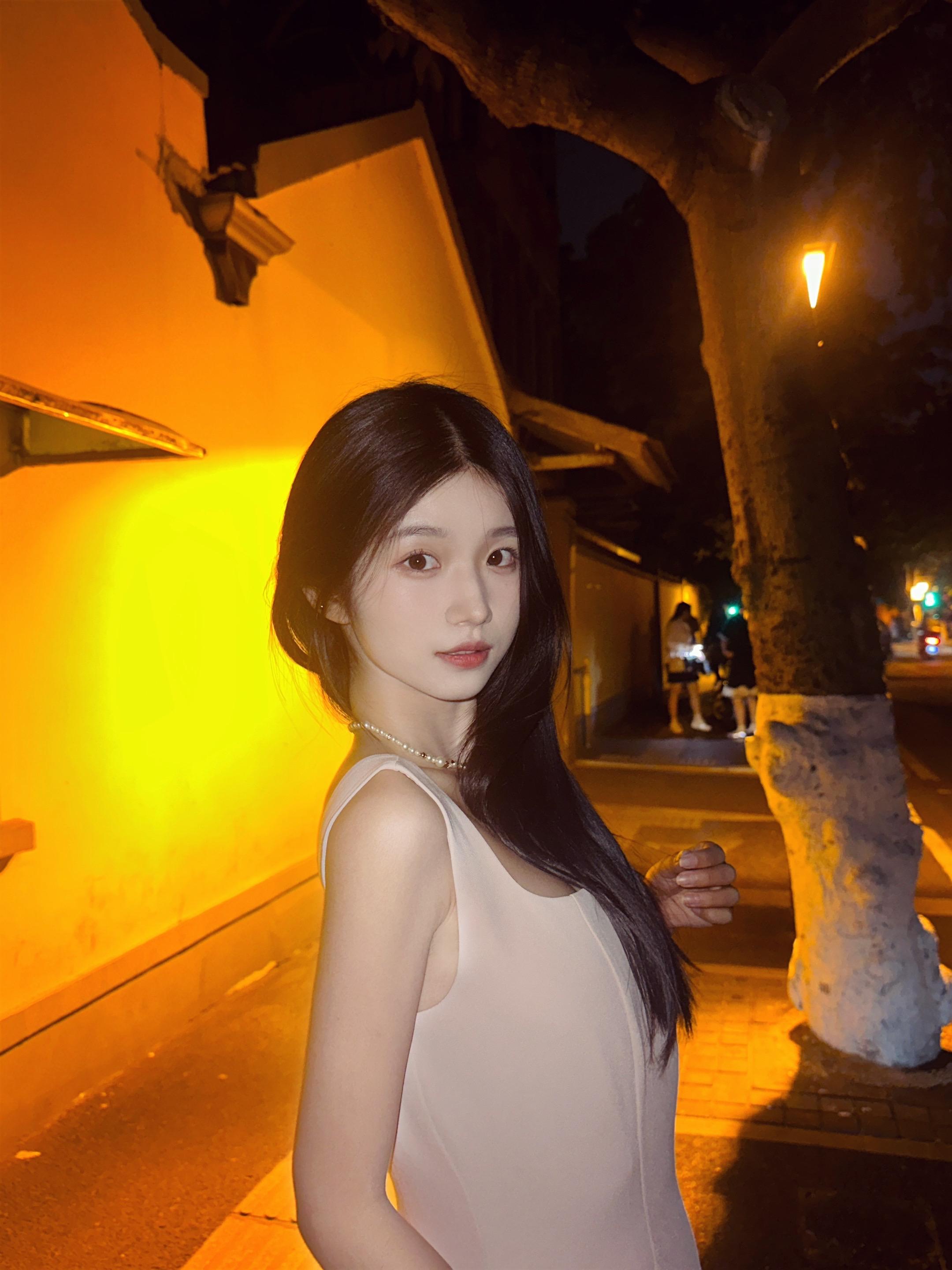 命运把我们推到哪里 就走到哪里。