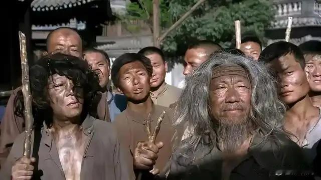 网友说丐帮，令人费思量！拉一帮乞丐当老大，有点不靠谱。他们是图快活，谁给好处就跟