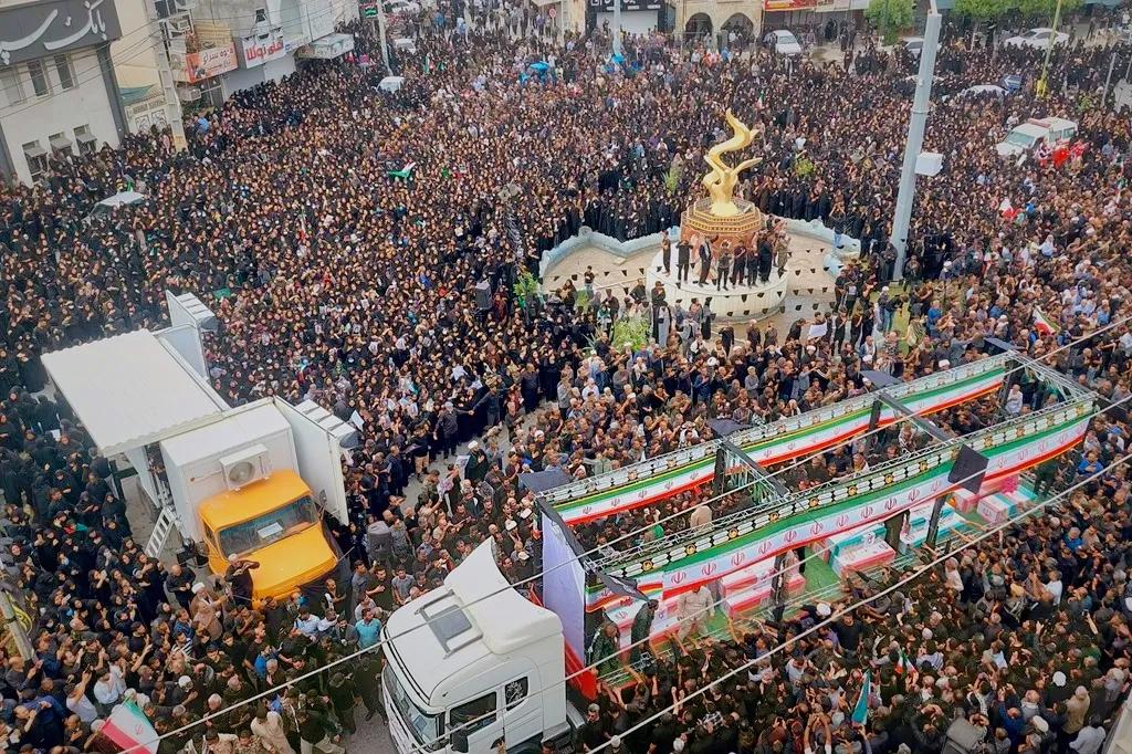 安息吧！孩子们

无辜的孩子们，愿你们在天堂安息！伊朗南部城市米纳布的街道上，成