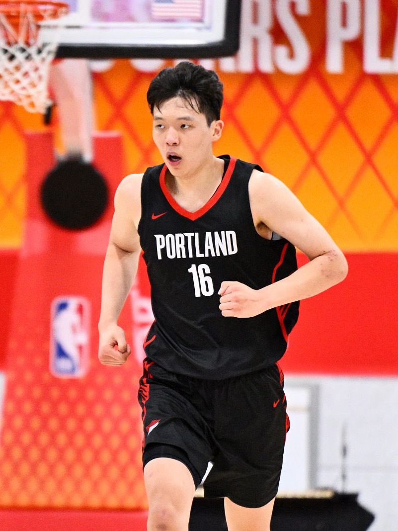 杨瀚森全场表现：12分9篮板4助攻4失误，10中5，三分3中2（26分钟）nba