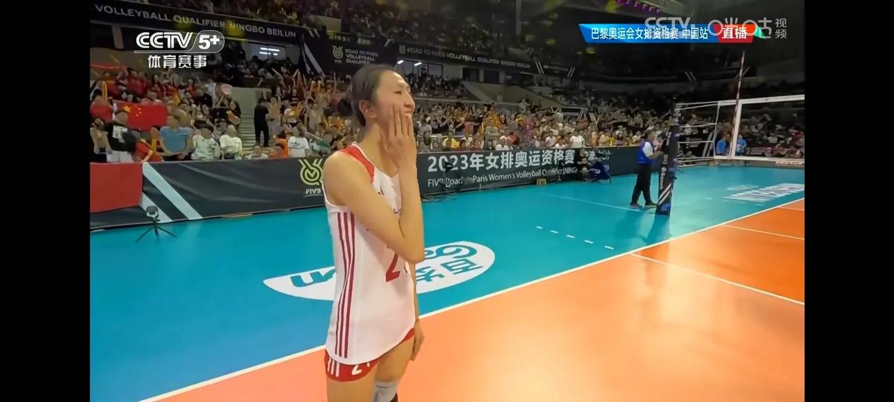 中国女排00后双子星42分巴黎奥运资格赛中国女排3-1战胜塞尔维亚终结三连败，4