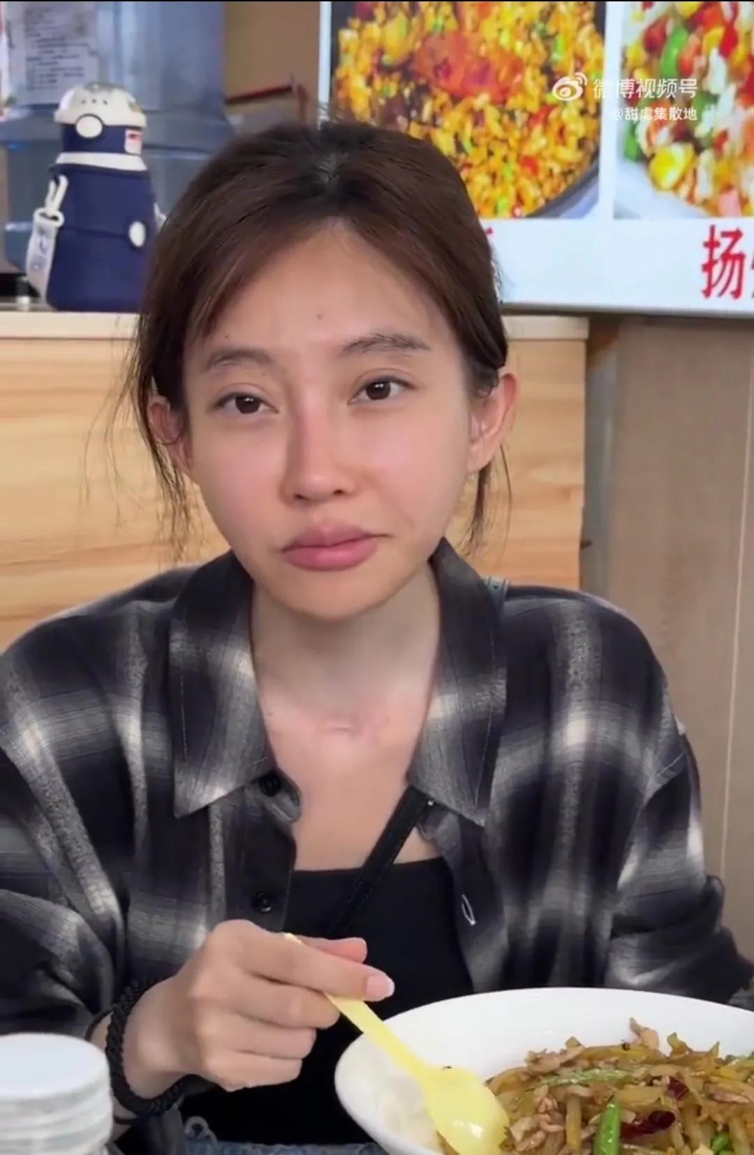 实话实说，素颜的冯提莫还是很漂亮的！

经常刷视频的人对于冯提莫这个名字应该不陌