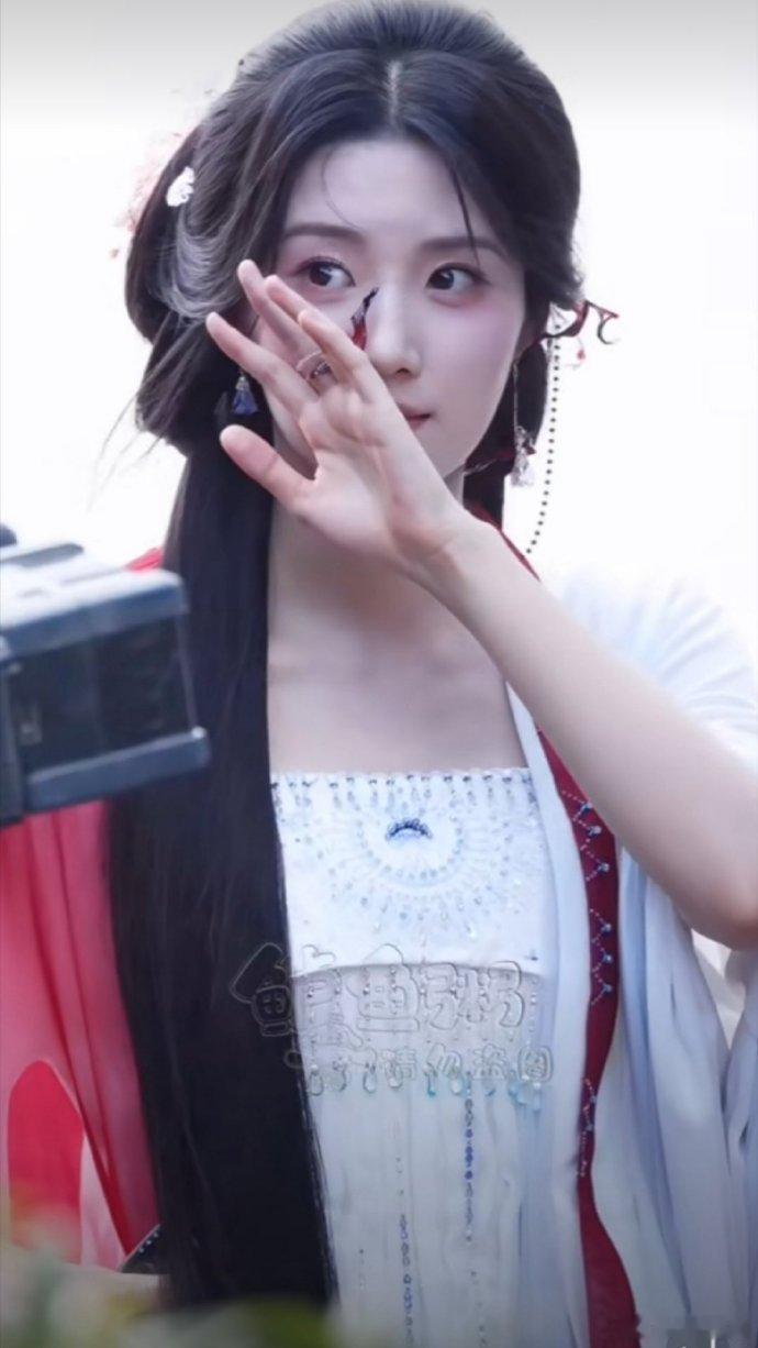 卢昱晓的古装是越来越好看了，虽然好多人说她普，但每次古装都惊艳啊！ 