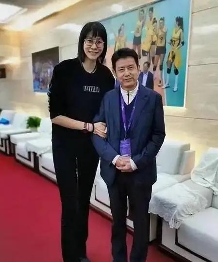 1992年，陈忠和的妻子因背包带勾住了火车，而被卷入火车下不幸而亡。3年后，陈忠