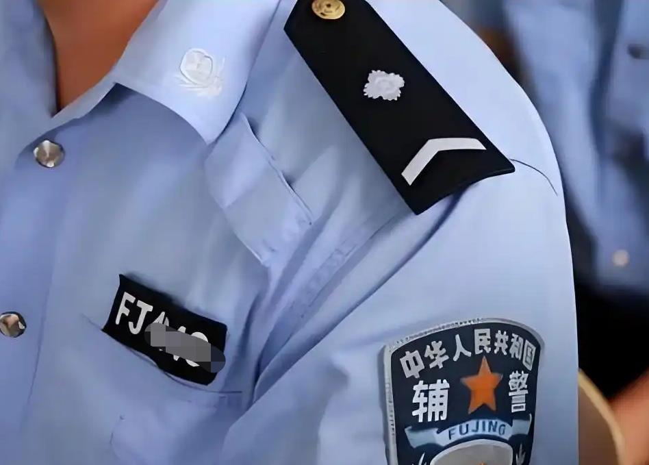 辅警政审有以下6种情况的，政审过不了：

1，‌本人或家庭成员参加非法组织、邪教