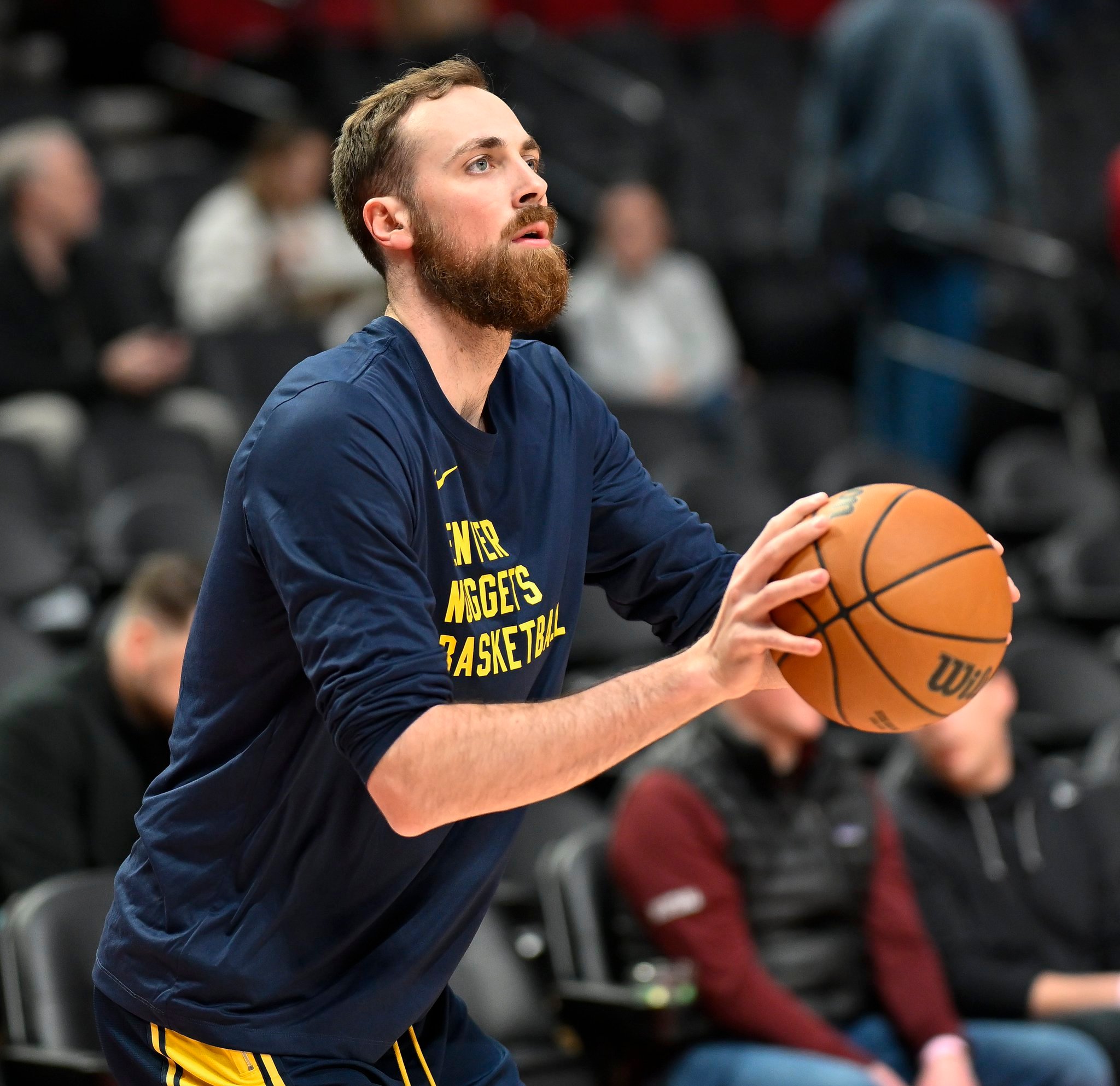 NBA官方：祝步行者新援杰伊哈夫28岁生日快乐🎂，值得一提的是，在最新的2k2