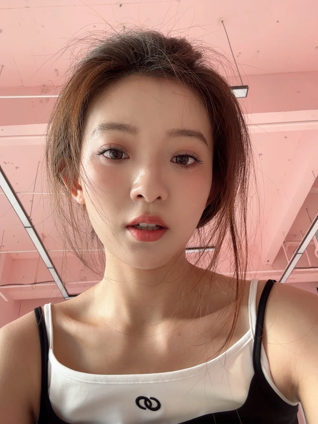 这个头发乱糟糟的人是谁啊？！！