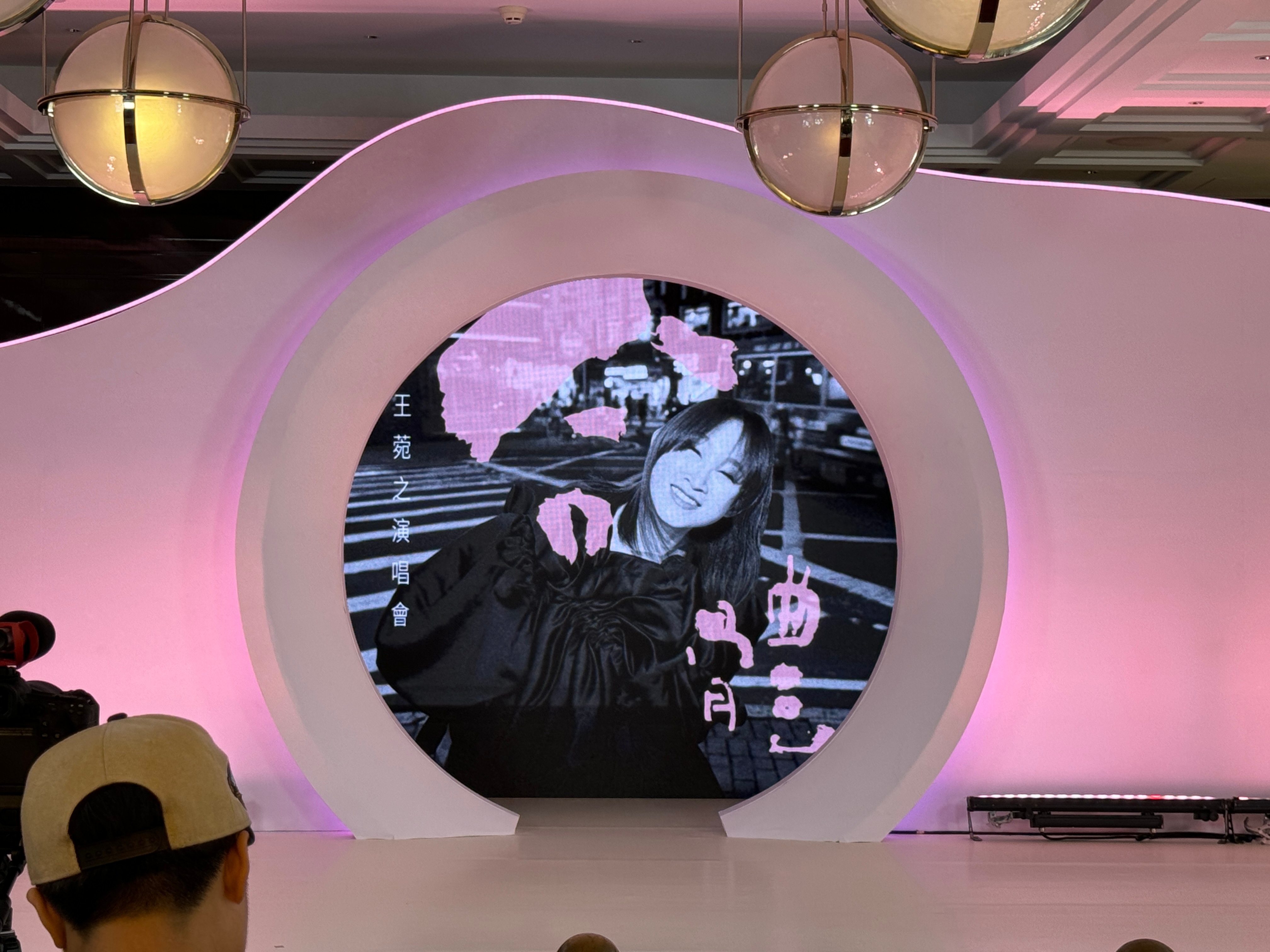 感觉好久没“进城”了[笑cry]王菀之演唱会北京发布会  ​​​
