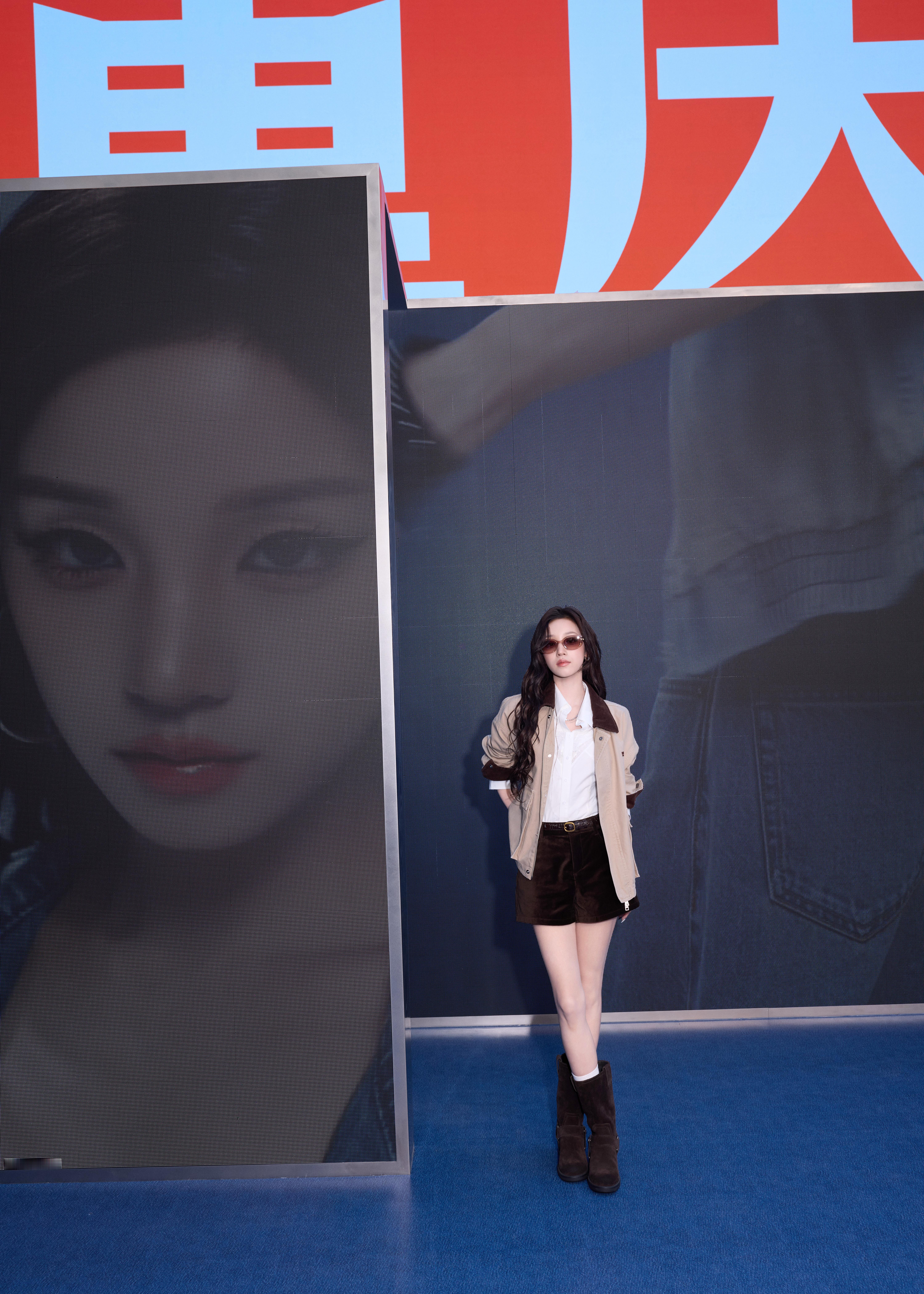 成功女人的背后是自己 ​​​