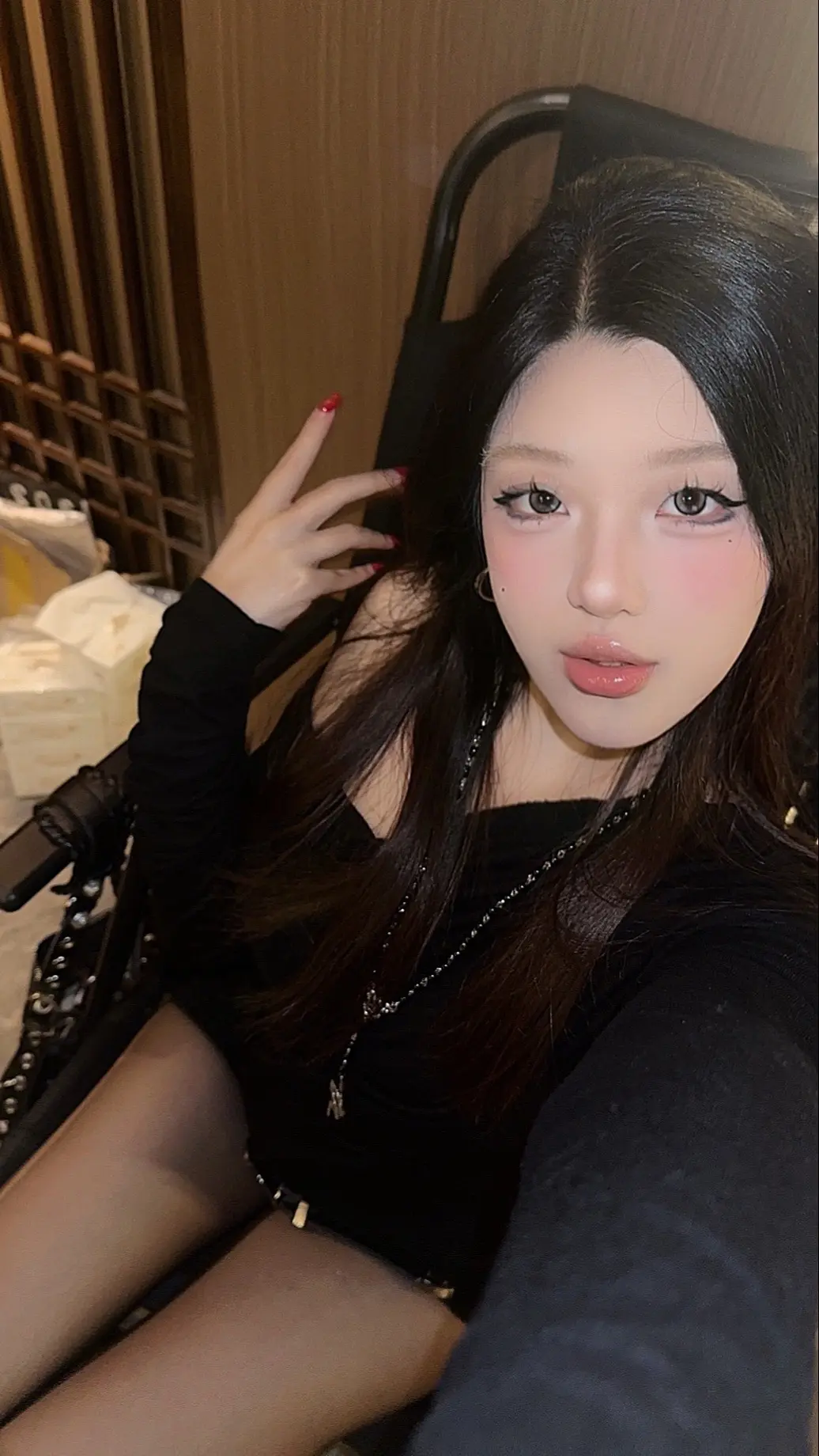 女的一巴掌 男的更是两巴掌