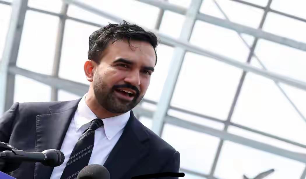 美国纽约市最近真是炸开了锅
新市长马姆达尼刚上任就摊上大事了

共和党那帮人居然