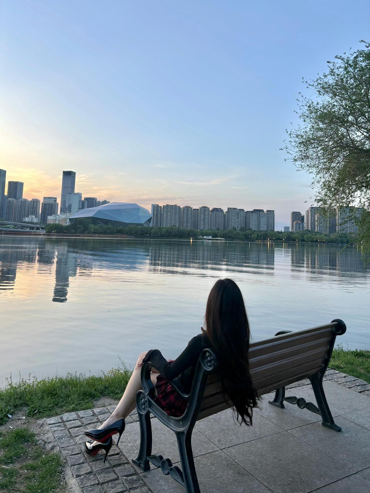 没有无缘无故，
对你好的人。
如果有，
那一定是你上辈子欠下的债。

你被人坑过