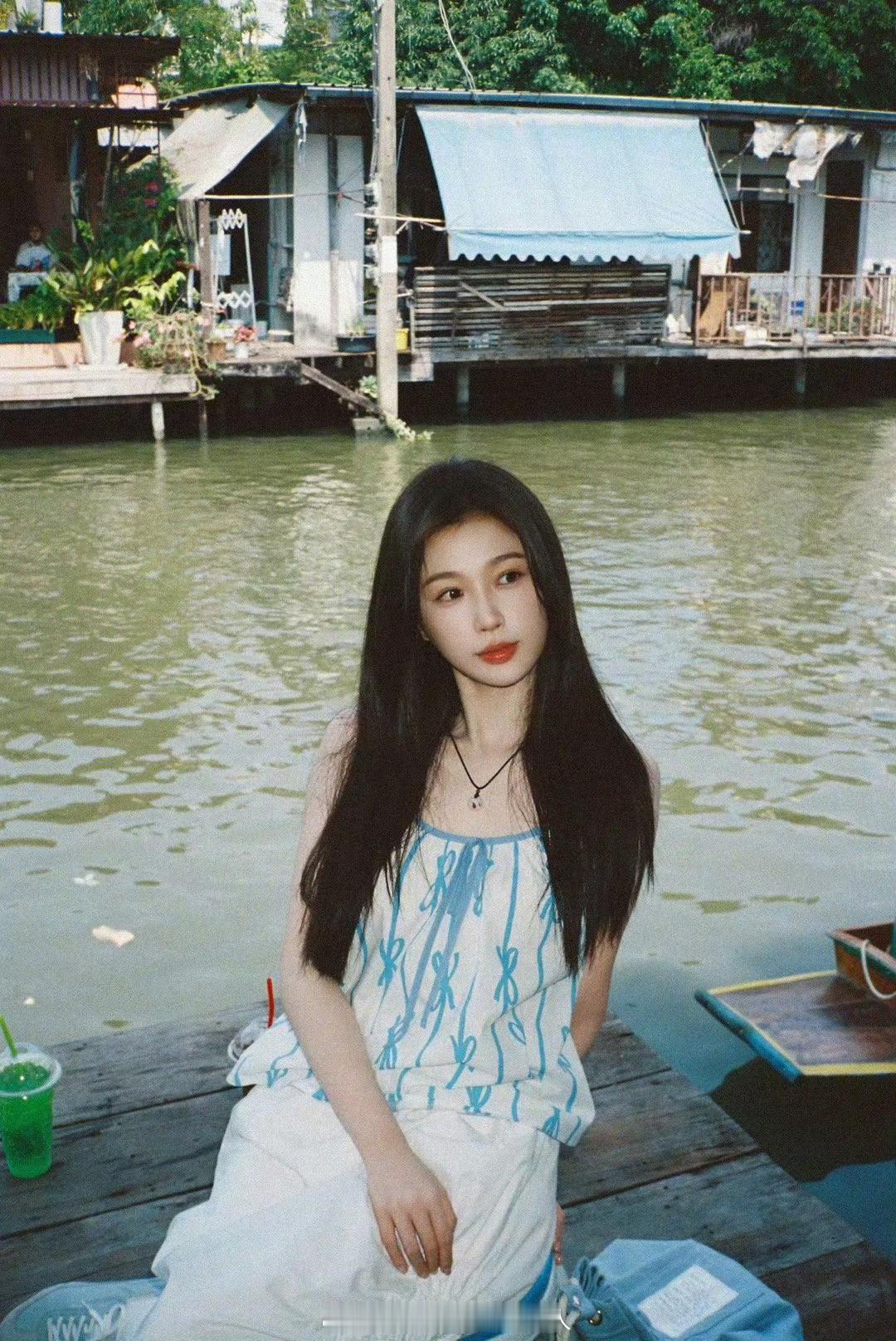 虞书欣特别感谢小石榴们平行世界的姜暮要一直幸福