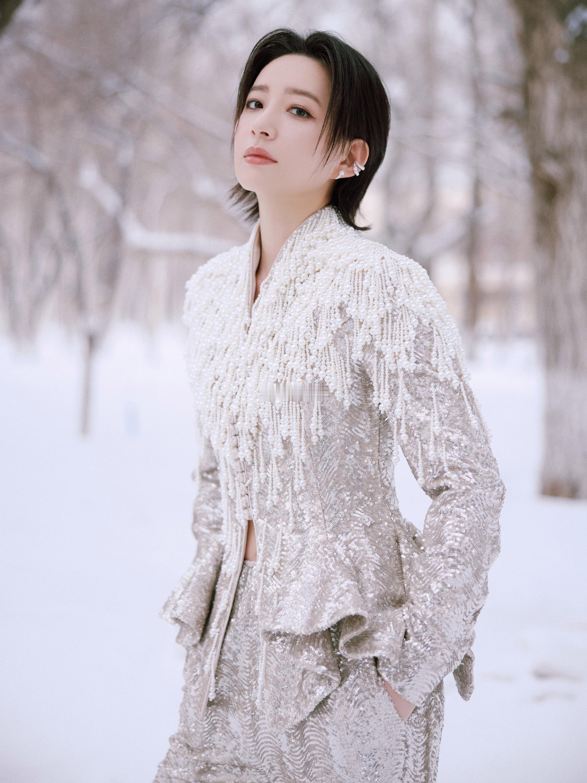 新华社发了李斯丹妮 李斯丹妮这次真的赢很大，安徽卫视春晚《隐》的舞台被新华社认证