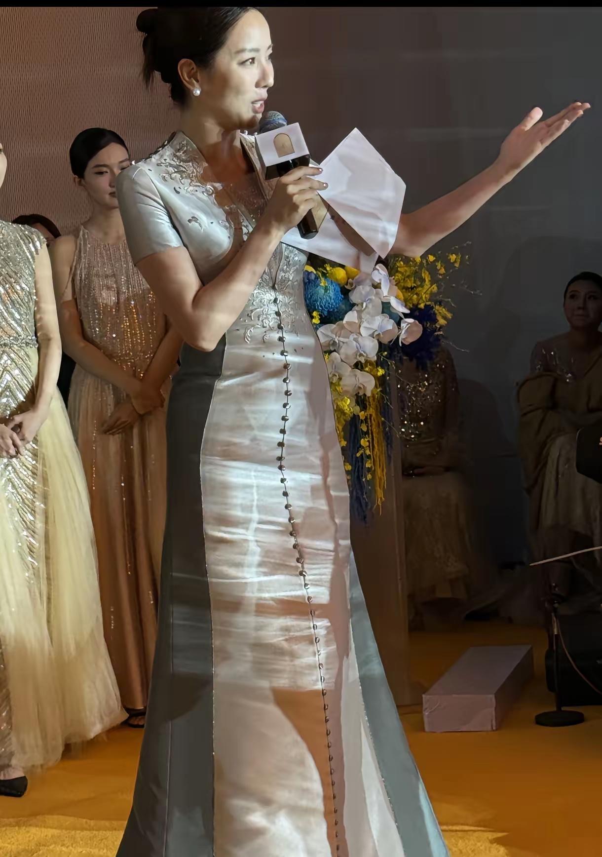 离开央视的李思思，感觉她老啦