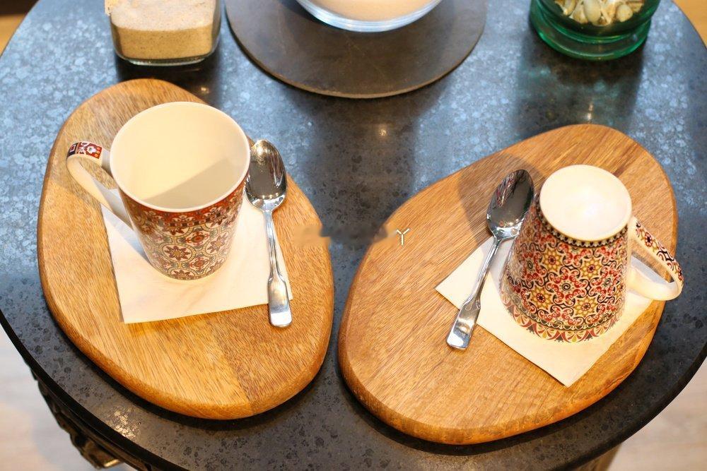 诗卓卓 女孩子恋爱里最在意的从不是盛大告白，是藏在细节里的偏爱：忙时秒回的消息，