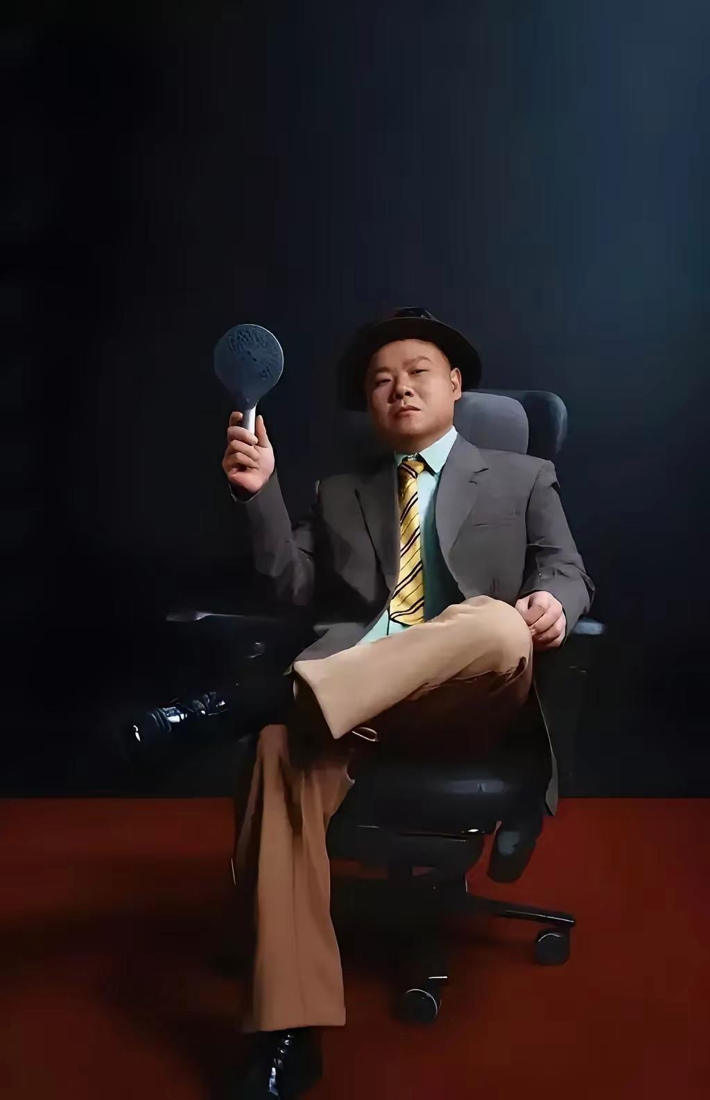 说相声的开演唱会，凭啥不能骂？岳云鹏一场演唱，满场跑调破音，伴奏都踩不上点，你跟