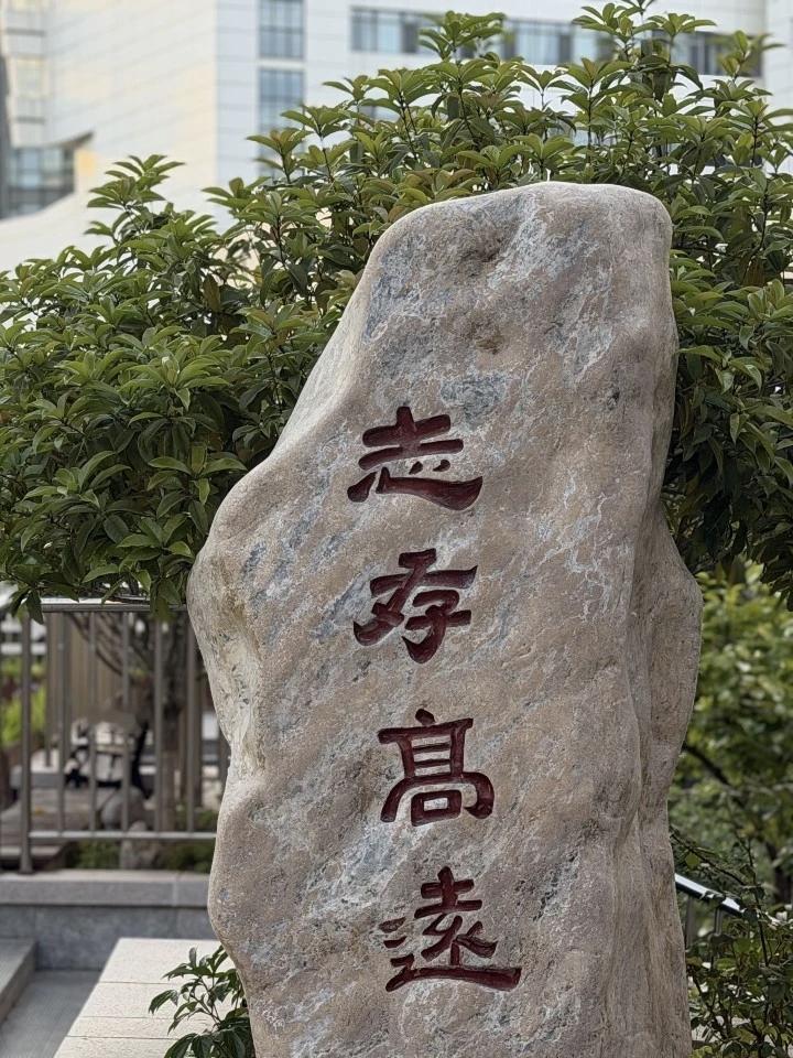 我认为约定规则！在我们家用的就是约定规则！
我们家丫宝在小学二年级的时候，丫爸丫