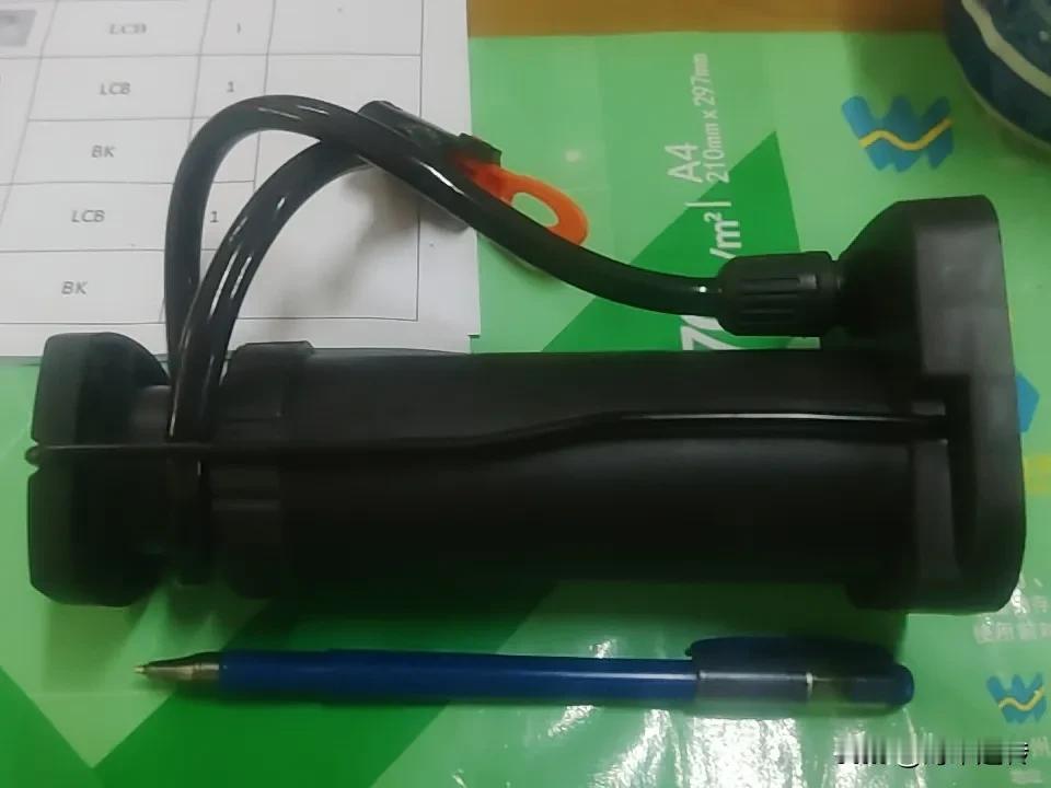 不争气的小电驴前后两个轮子都存在着漏慢气的现象。
需要三天充气一次的样子。
虽然