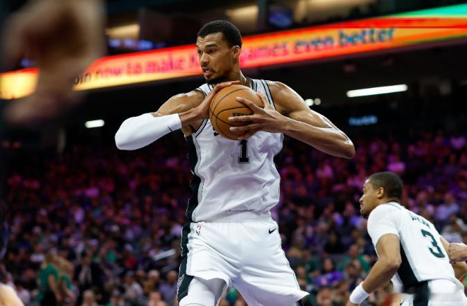 4月9日讯 今日，湖人球星詹姆斯旗下的播客节目《球场大脑》播出最新一期，詹姆斯和