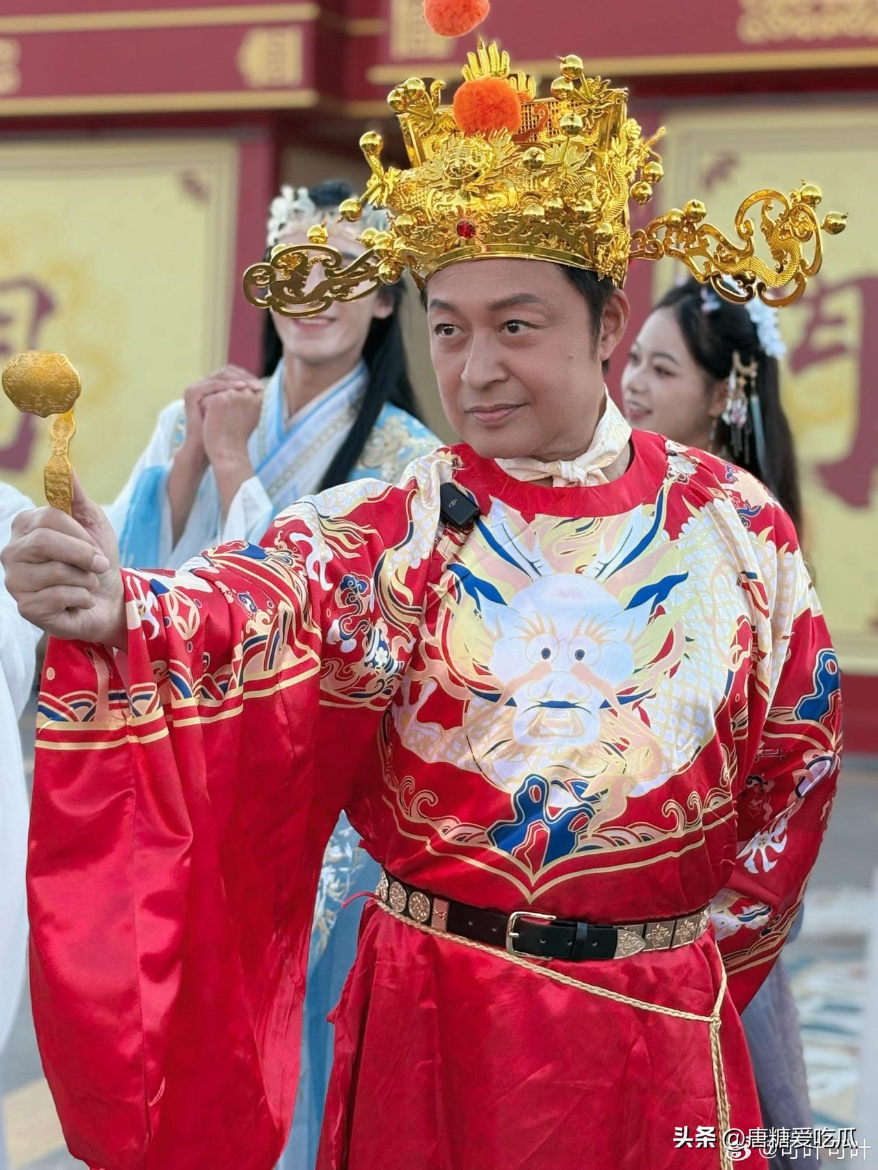 64岁马景涛
我算是知道了，这么拼命不是为了养孩子，而是在对自己的桃花运负责。