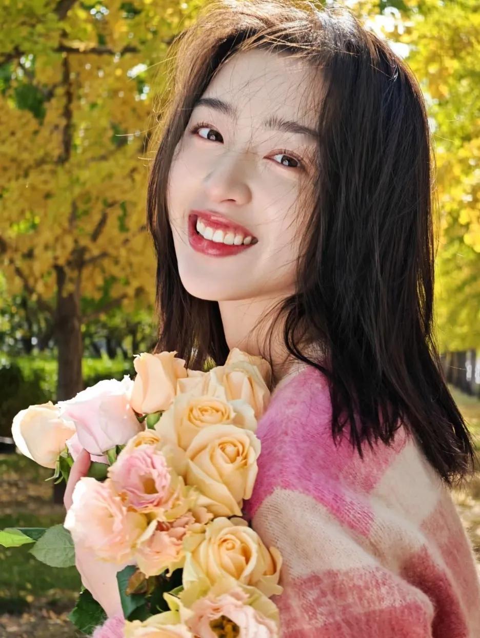 离婚后的第一个月，李娜的生活并没有如她预期的那样平静。前夫张强，尽管离婚手续已经