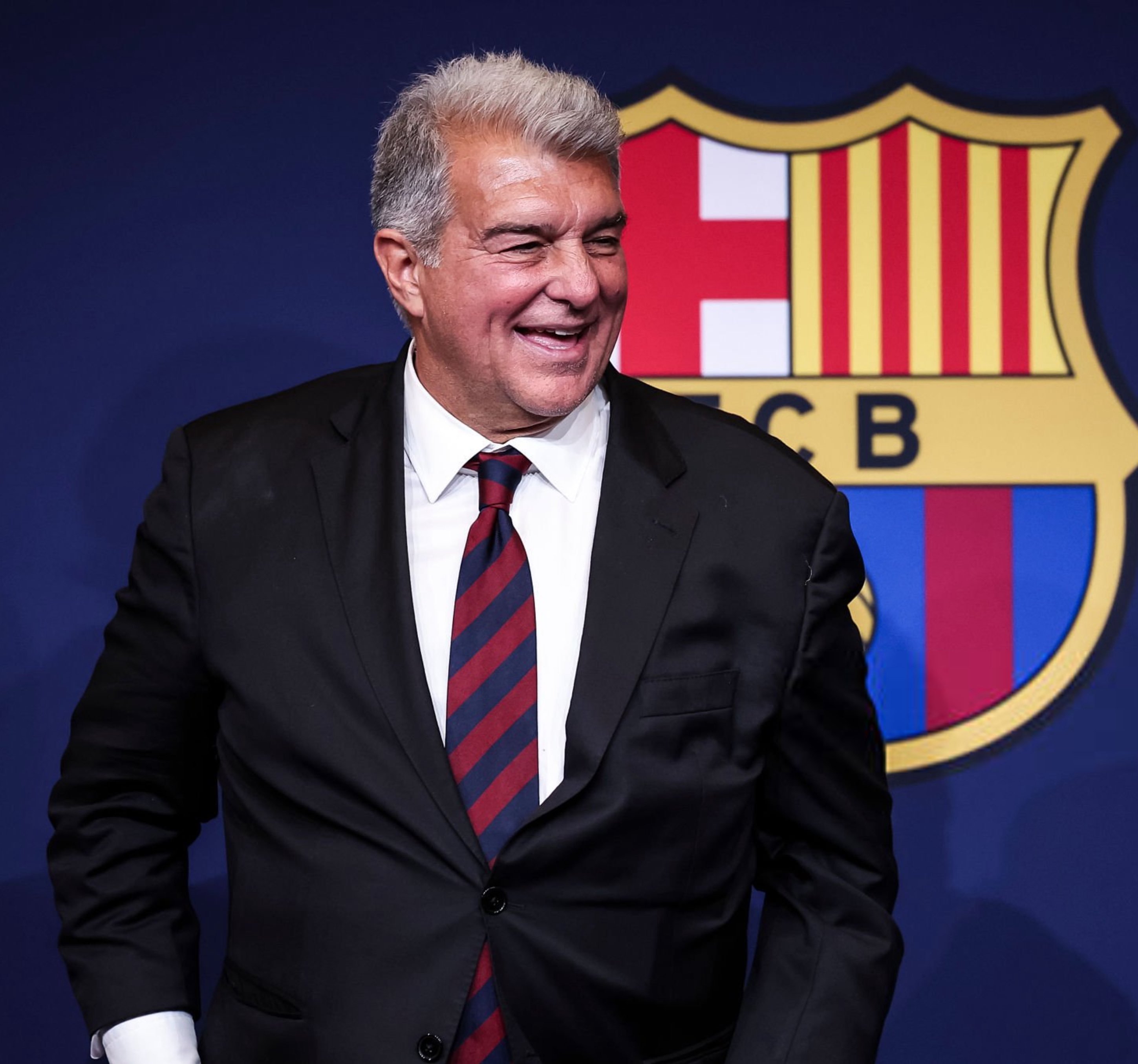 每体：拉波尔塔自赢得选举以来一直没有干涉俱乐部，他将尊重尤斯特代替的临时任期，该