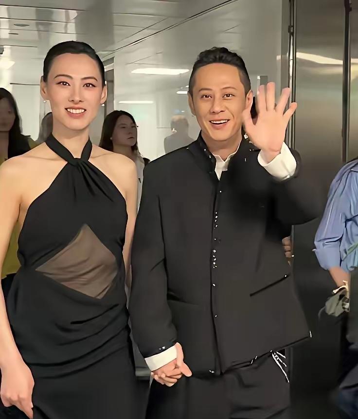 这个女人
也真是的，还大了那么多岁，男的靠有钱美女发财了
未婚三子，骨相凌厉，好