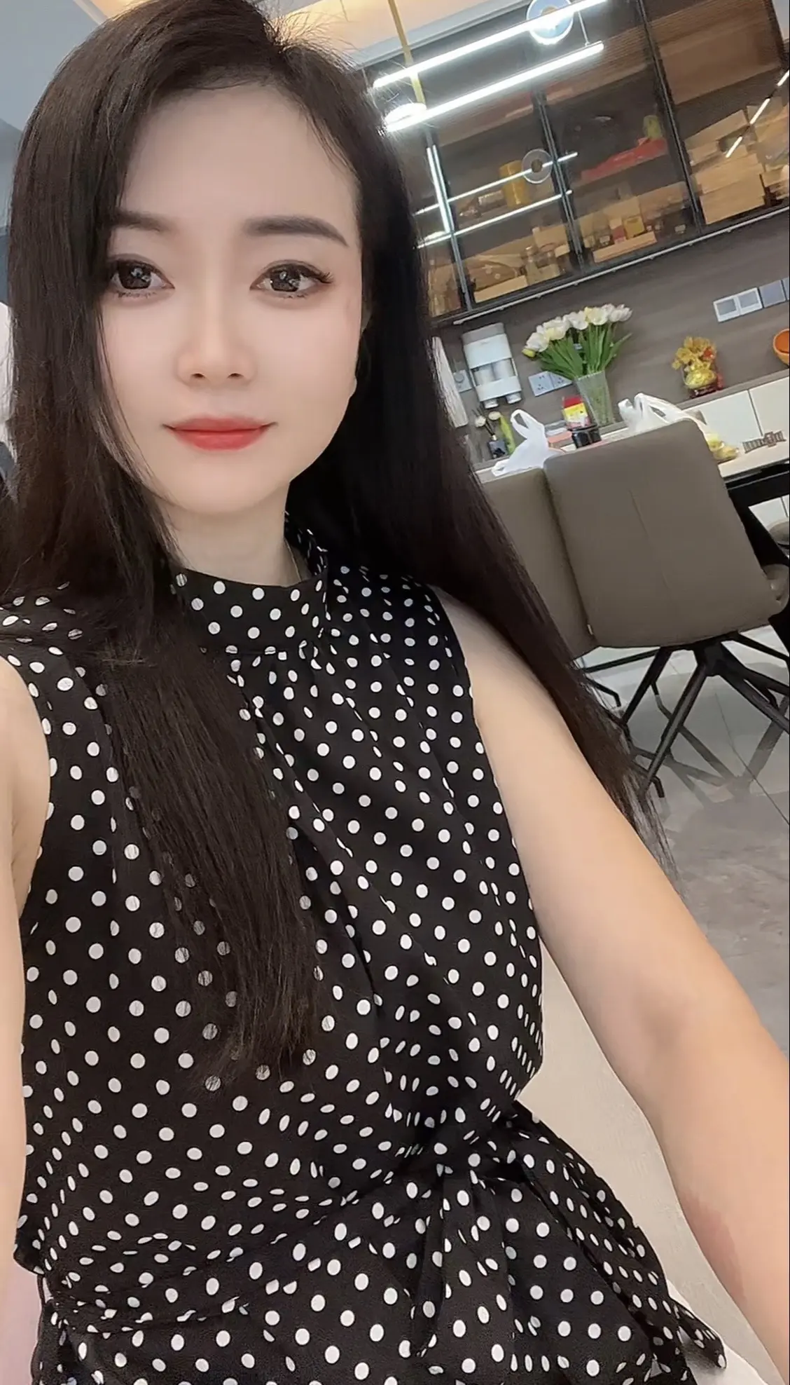人生就像一本书，写满春夏秋冬，翻开是故事，合上是回忆，谁都不完美，多一...