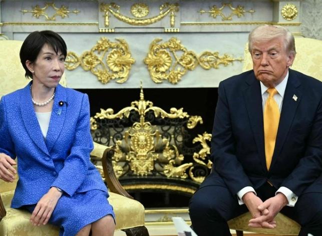 被右翼绑架了的日本，像他们的首相高市早苗一样没出息。在特朗普当着高市的面揭日本偷