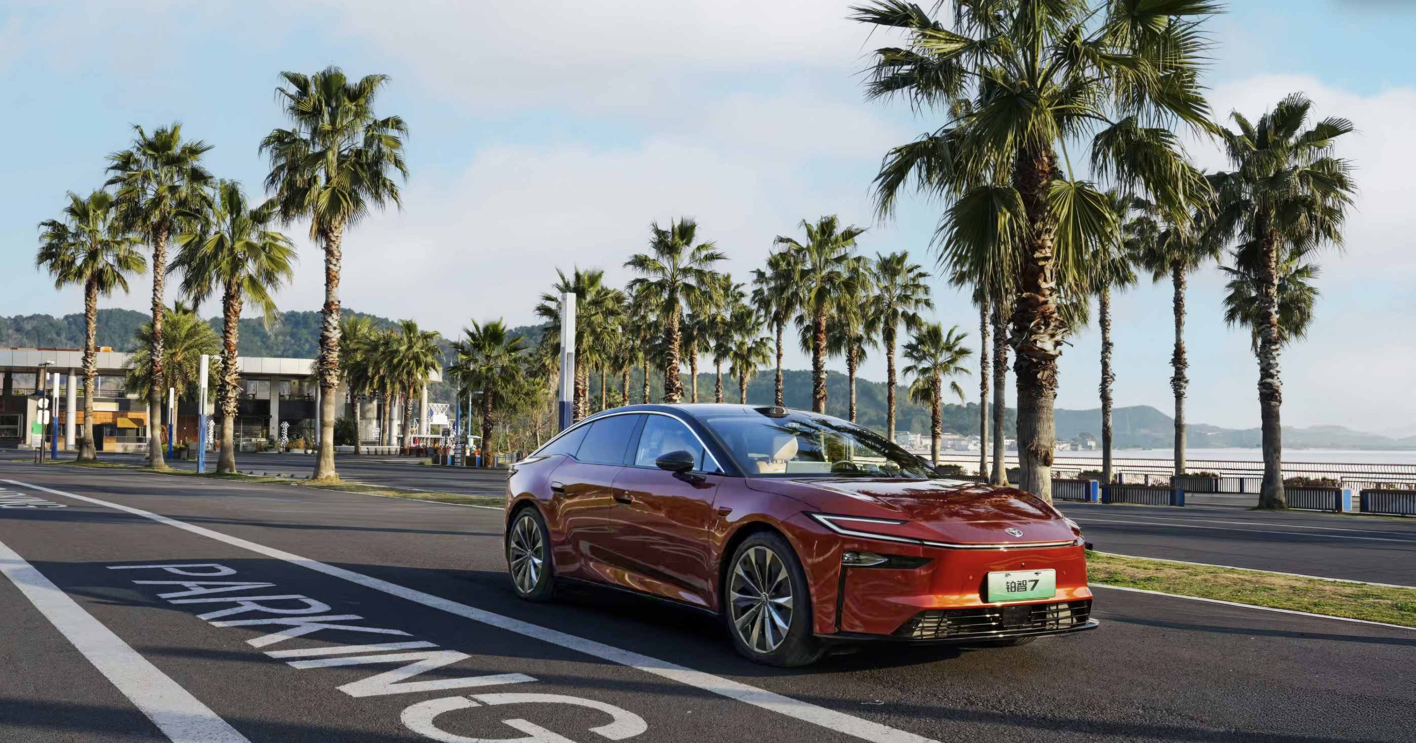 【曹旭东说丰田铂智7将上R7大模型】什么？Momenta CEO曹旭东亲自试驾丰