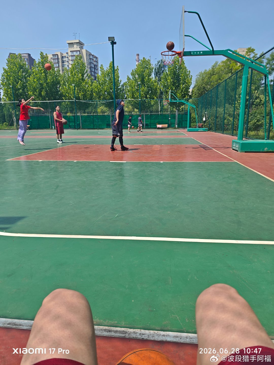 人太少，打不起来比赛，跑跑蓝，投投篮，感觉还可以