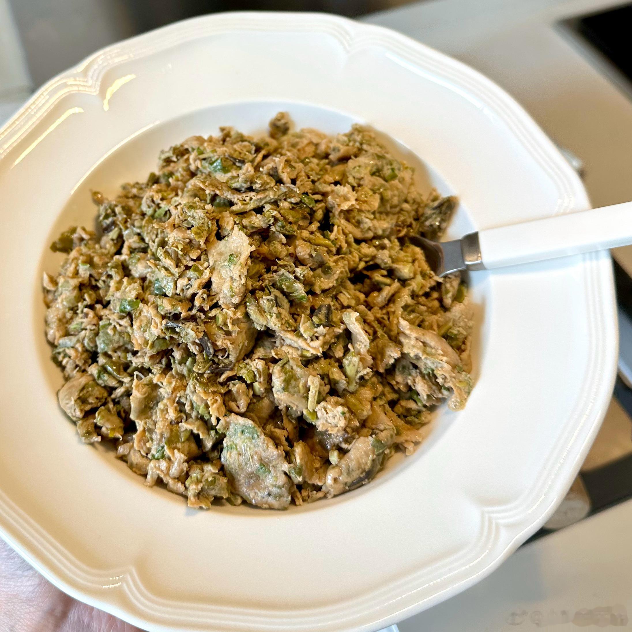 大家喜欢吃香椿炒蛋嘛[送花花][送花花][送花花]（不好看 但很香！！评价非常两