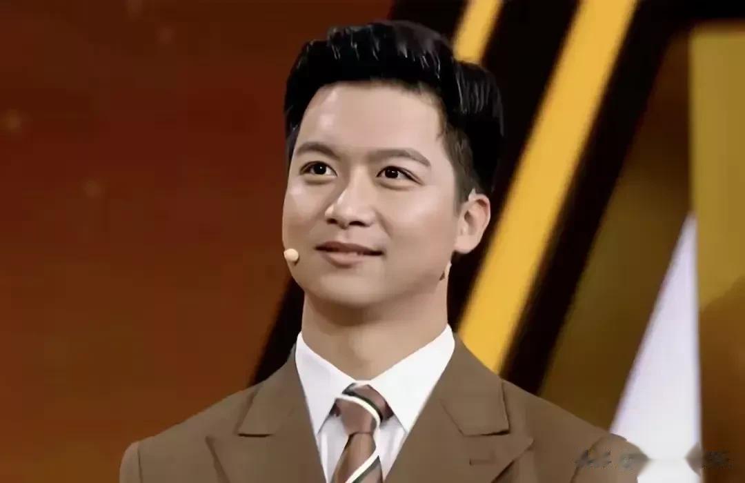 不出意外！随着主持人大赛落幕，这3位选手100%会成功入职央视[玫瑰]

第1，