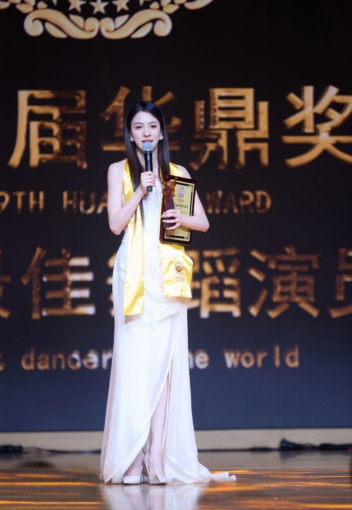 最近唐诗逸在澳门出席华鼎奖，她这回获得了华鼎奖全球最佳舞蹈演员奖。

这次唐诗逸