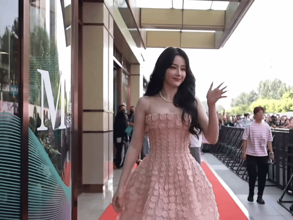 用东北话打招呼 把自己整害羞了迪丽热巴 sweet girl  迪丽热巴金鹰视后