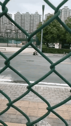 这个女生真是人美心善！