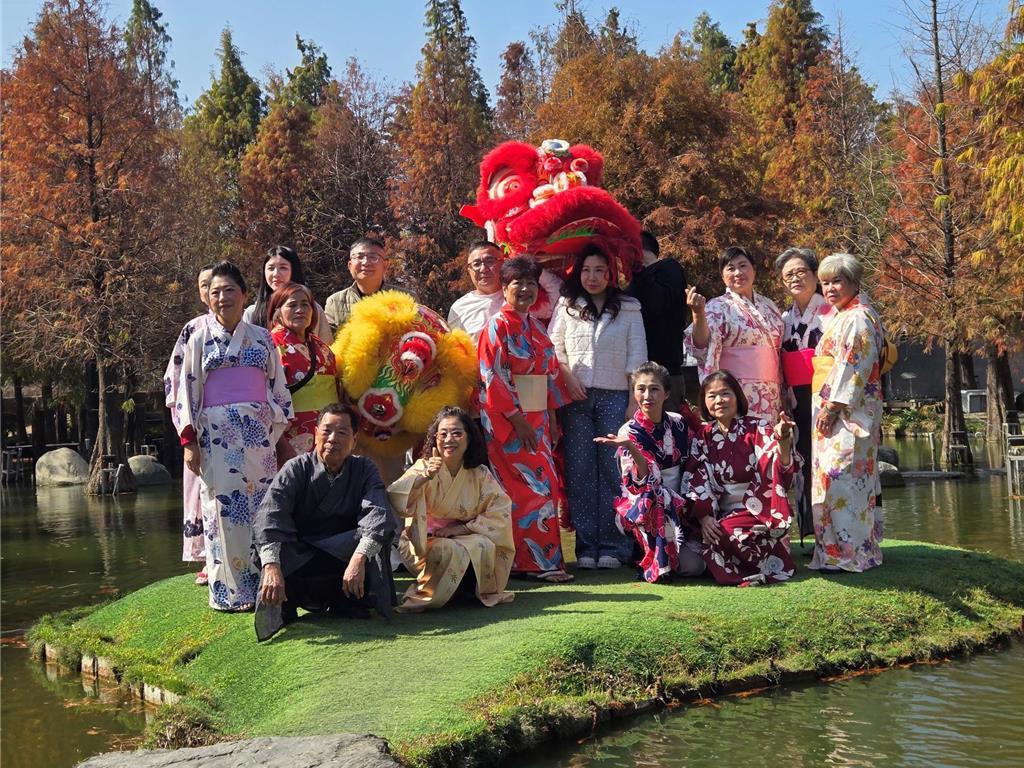 假装出国，台湾某企业媚日到如此地步。
29日岁末之际，云林企业澄霖沉香开展暖心活