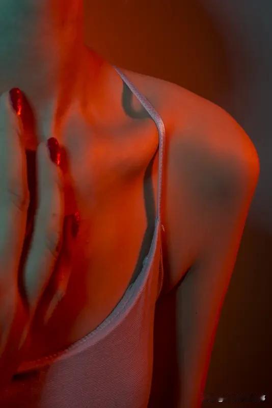 中国为何没有美国“斩杀线”？真相超暖心！
你是否思索过，中国为何不像美国那样设有