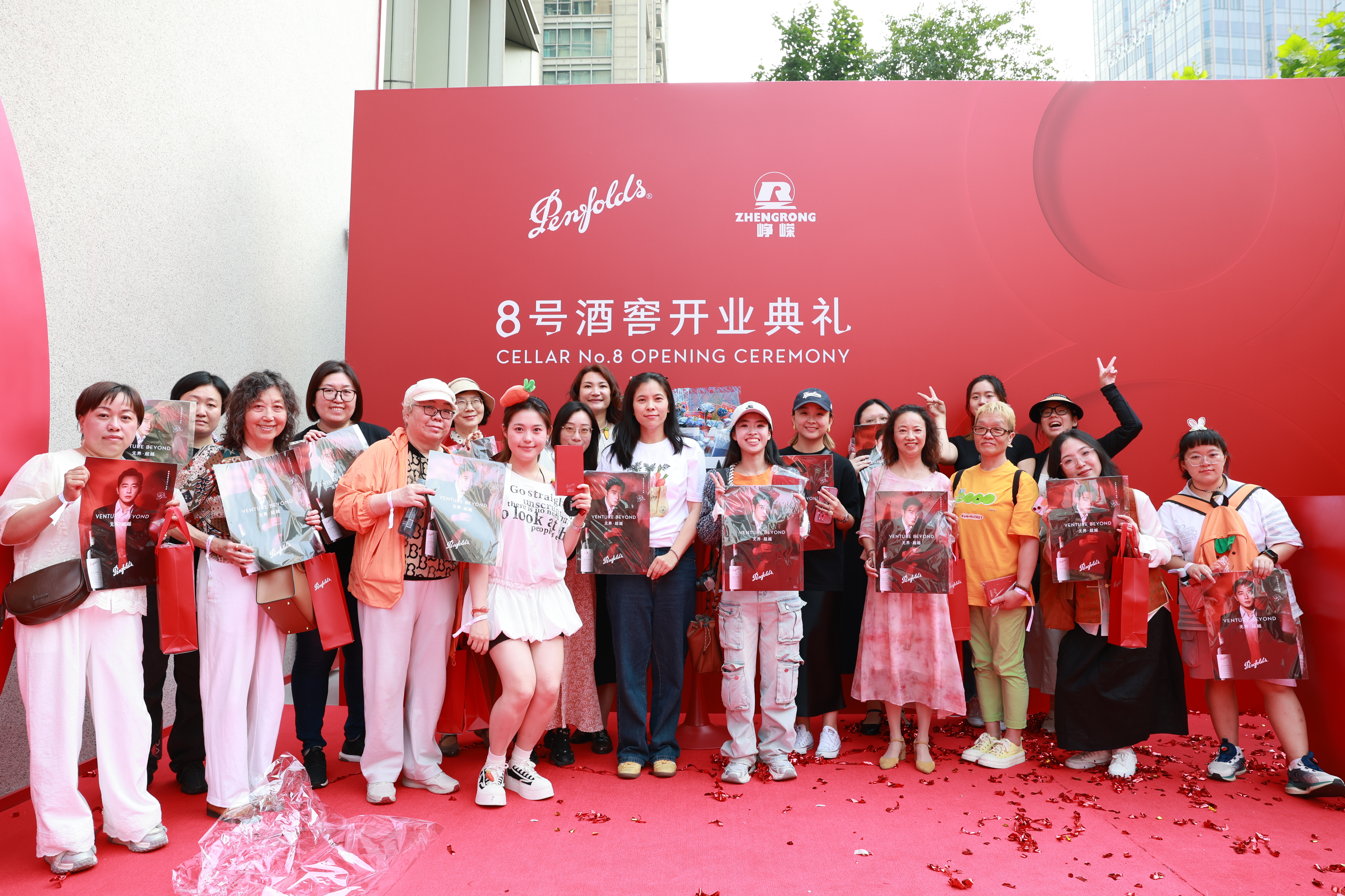最美时光只因罗晋罗晋后援会十六周年花不一定是为花店而开 我一定是为你而来，每一次