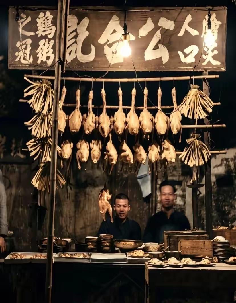 城市旧影里留存着往昔鲜活的印记，上世纪二十年代，旧时广州城区一处售卖广州特色美食