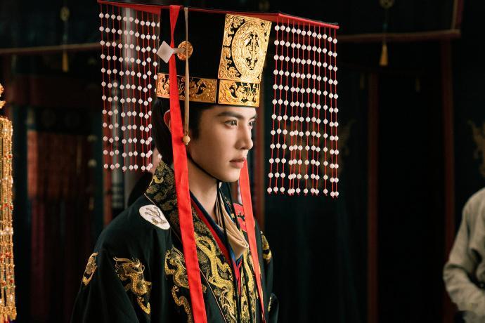 陈哲远演技一如既往的稳古装帝王形象越品越有韵味，表演松弛自然，将角色复杂的内心世