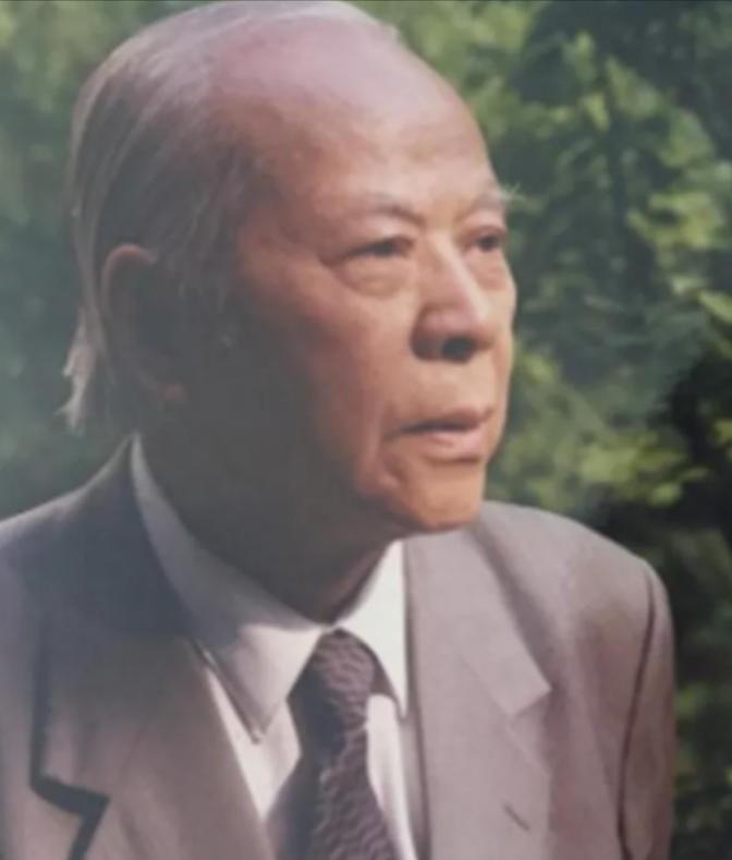 1985年，中国一高级干部访日期间，不顾多人劝阻非要去靖国神社，回国后就被中纪委