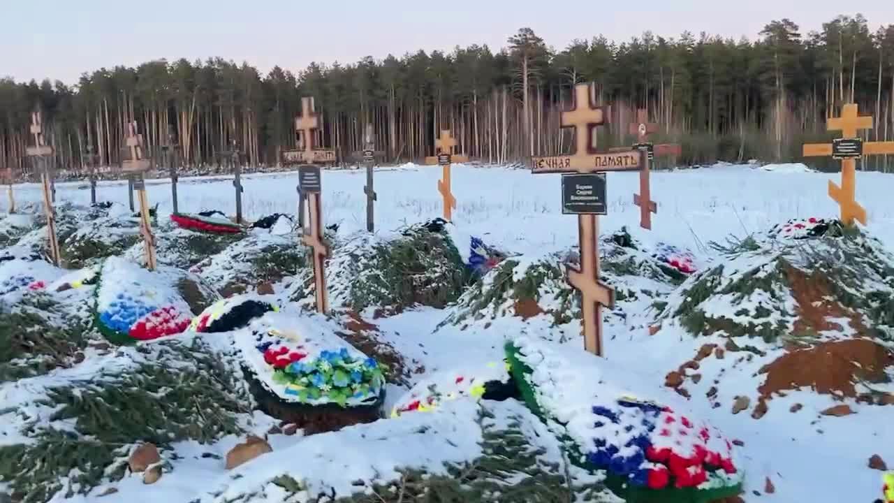 俄罗斯在乌克兰战争中经确认的阵亡将士超过2.4万人。
英国广播公司俄罗斯服务和 